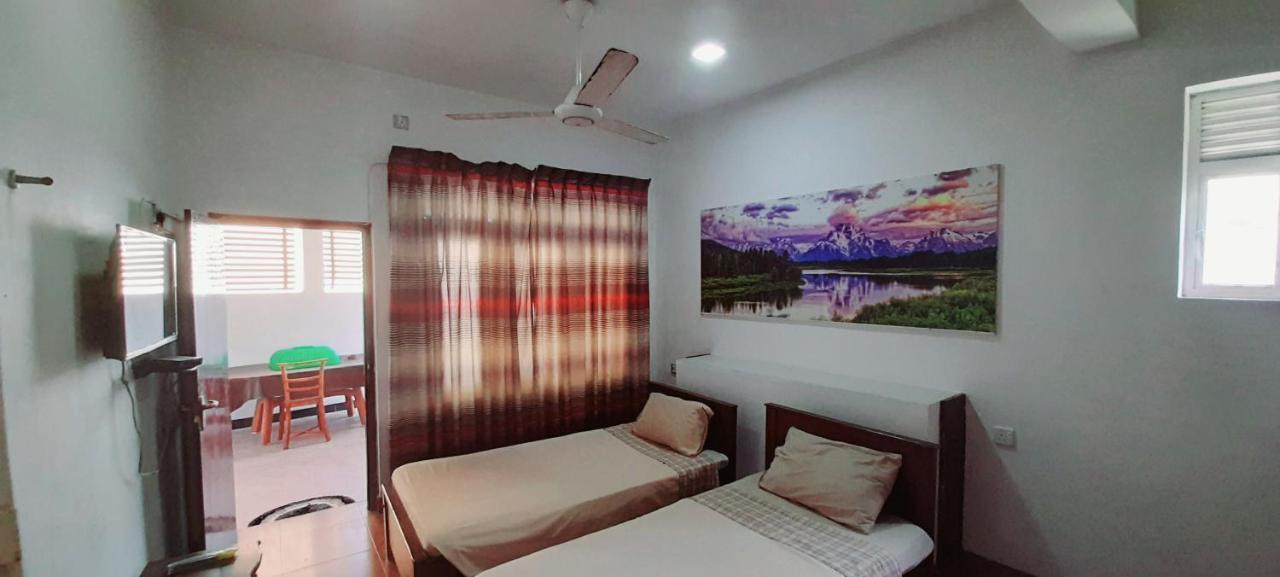 Hotel 100 Дехивала-Маунт-Лавиния Экстерьер фото