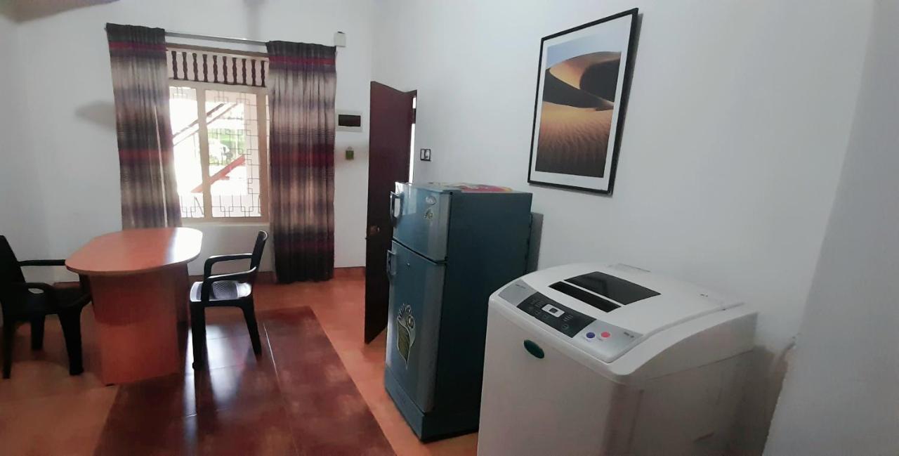 Hotel 100 Дехивала-Маунт-Лавиния Экстерьер фото